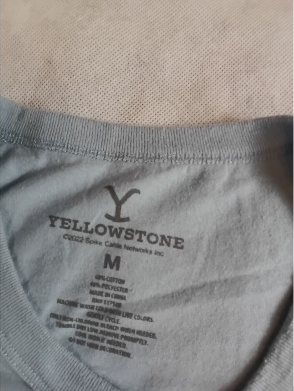 Yellowstone Dutton Ranch Montana T-Shirt Medium Womens - Picture 3 of 4